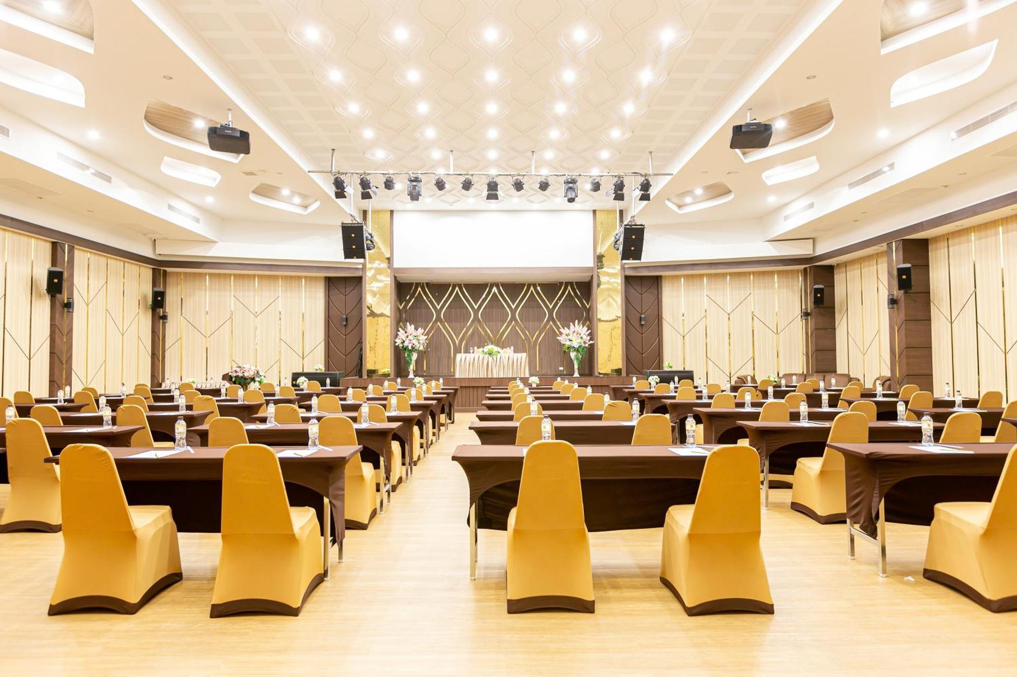 Grand Ratchapruek Hotel Pak Kret Bagian luar foto