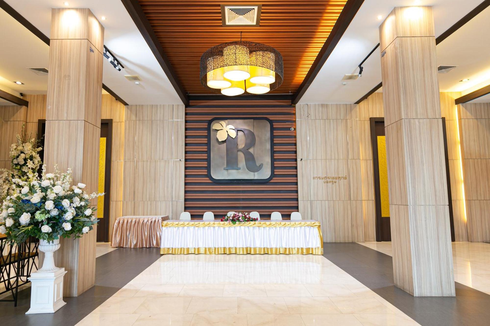 Grand Ratchapruek Hotel Pak Kret Bagian luar foto