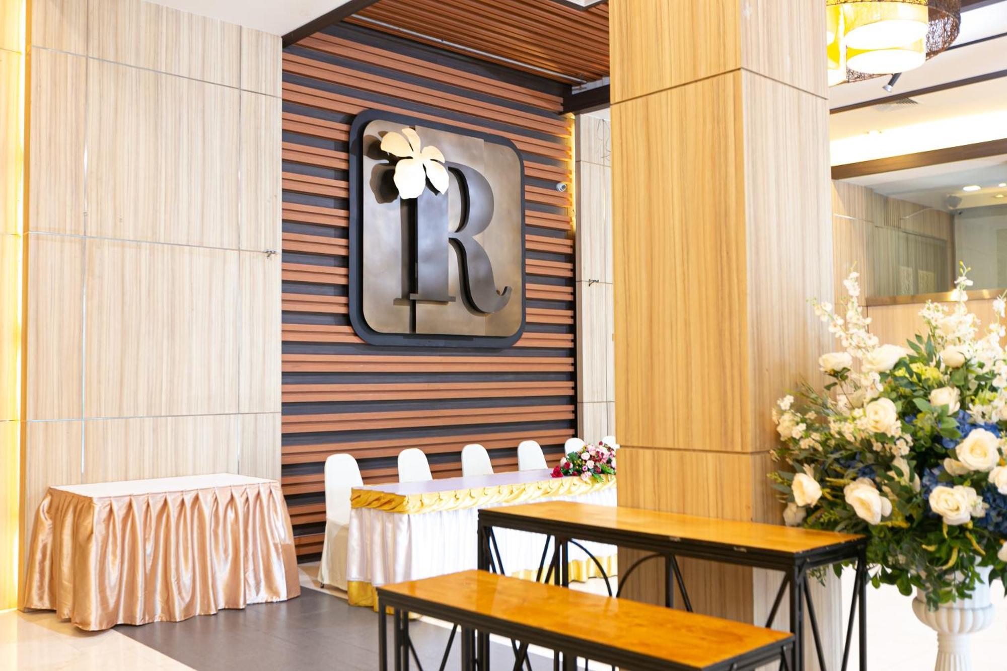 Grand Ratchapruek Hotel Pak Kret Bagian luar foto