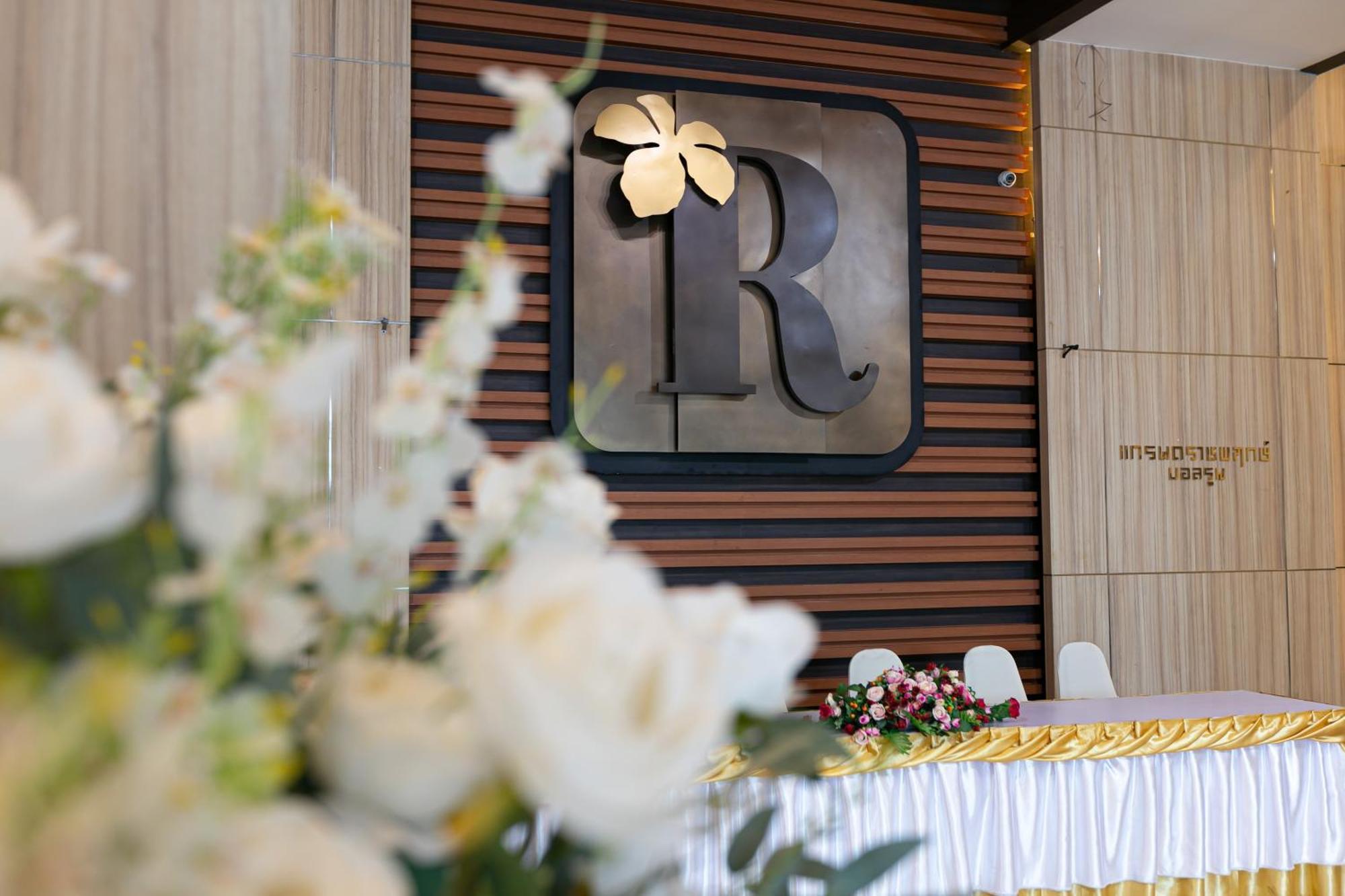 Grand Ratchapruek Hotel Pak Kret Bagian luar foto